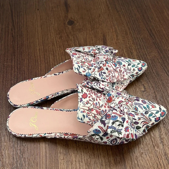J. Crew Floral Liberty Print Bow Detail Mule Flats
Women’s Size 5 - Picture 3 of 7